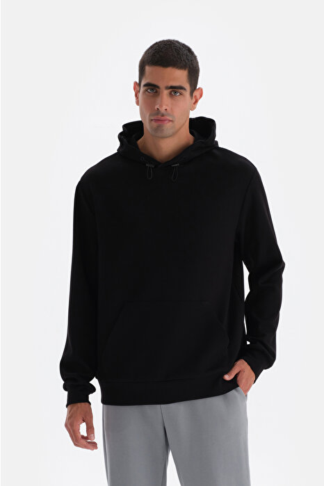Siyah Kapüşonlu Uzun Kollu Sweatshirt